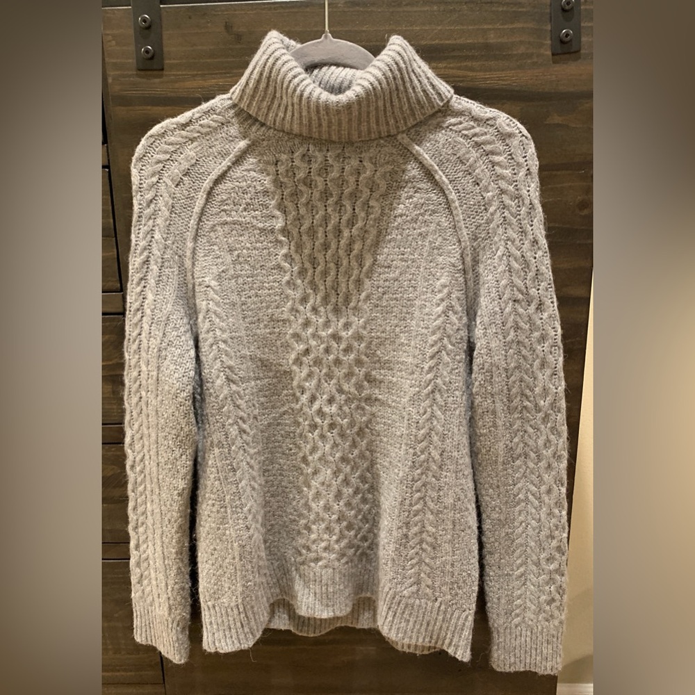 VINCE Gray Cable Knit Pullover Turtleneck Sweater Merino Blend Size XS Cabincore